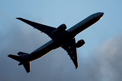 Российский пассажир закурил в туалете и вынудил пилота посадить самолет