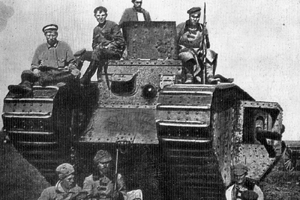 Английский танк, захваченный воинами 51-й стрелковой дивизии под Каховкой 