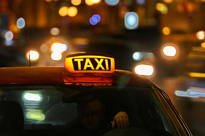Московский таксист отказался пропустить скорую и пригрозил водителю ножом