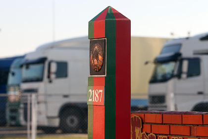 Пограничный столб на территории пограничного КПП «Козловичи» в Брестской области