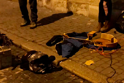 Националисты во Львове разбили музыканту гитару за русскую песню
