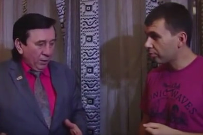 Владимир Пермяков, сыгравший роль Лени Голубкова в рекламе МММ (слева), и Денис Пушилин