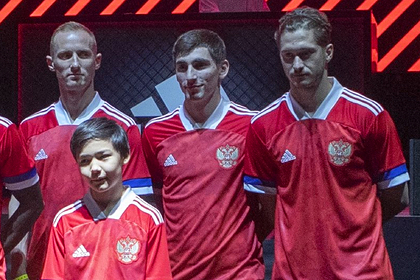 Новую форму сборной России с флагом Сербии решили поменять