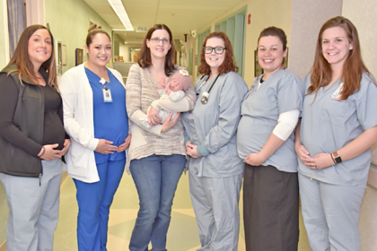 Восемь сотрудниц родильного отделения забеременели одновременно