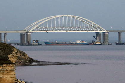 Танкер Neyma в Керченском проливе.