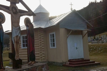 На Украине «воины АТО» захватили храм канонической церкви