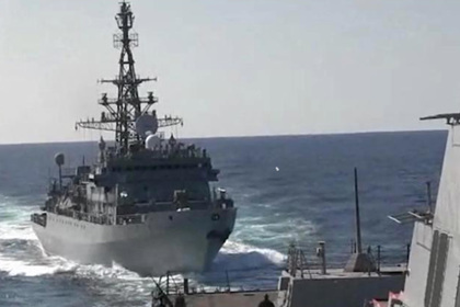 Российский корабль нагнал эсминец США в Аравийском море
