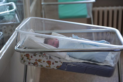 Брошенный на крыльце российской больницы младенец оказался из многодетной семьи