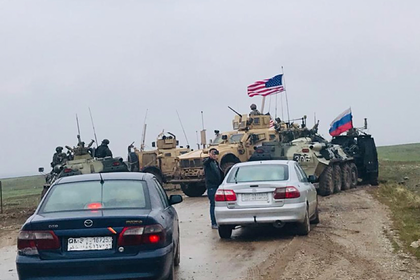 Российский патруль попытался объехать американских военных в Сирии