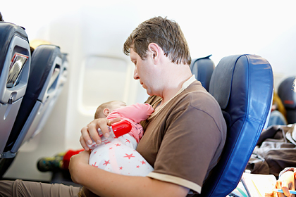 Раскрыт способ избежать попутчиков с младенцами в самолете
