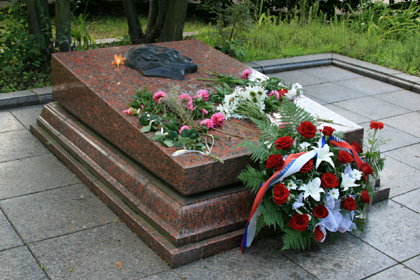 Могила Николая Кузнецова на Холме Славы во Львове
