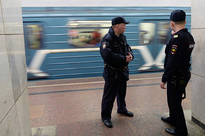 Россиянка согласилась показать грудь в метро и получила кулаком в лицо