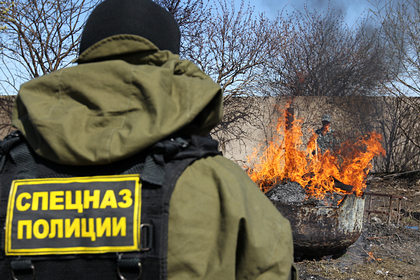 Сотрудник ФСКН в Татарстане уничтожает крупную партию наркотиков, 2013 год