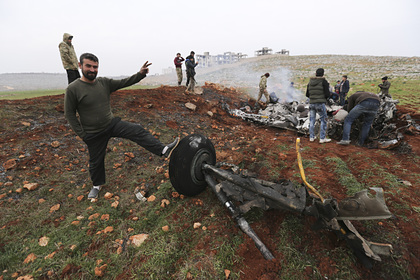 Обломки одного из сбитых в феврале вертолетов ВВС Сирии