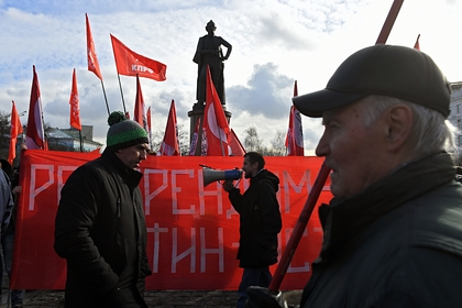 Участники митинга «За проведение Референдума по поправкам в Конституцию» на Суворовской площади
