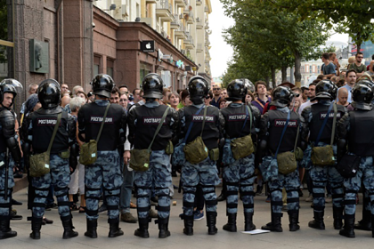 Стало известно о наказании разгонявших московские митинги полицейских