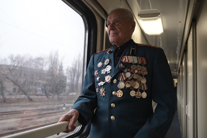 Российских ветеранов одарят пожизненным бесплатным проездом в поездах