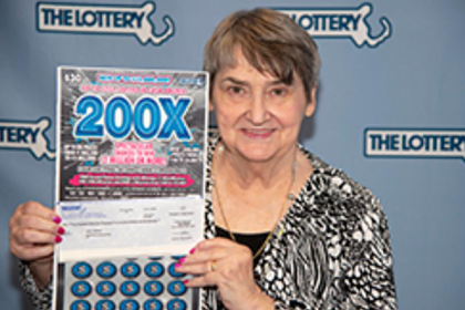 Игра в лотерею дважды принесла женщине миллион долларов