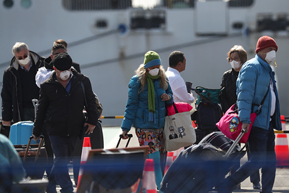 23 пассажира без проверки сошли с охваченного коронавирусом лайнера