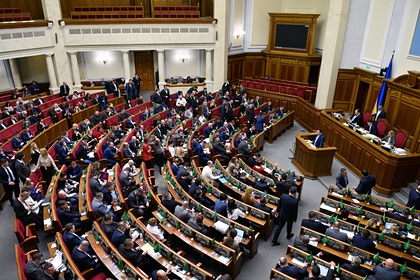 Депутат Рады нецензурно поздравил мужчин с отмененным на Украине праздником