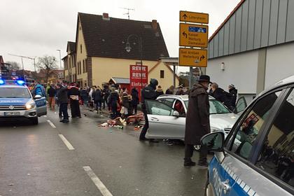 Возросло число пострадавших при наезде автомобиля на толпу в Германии