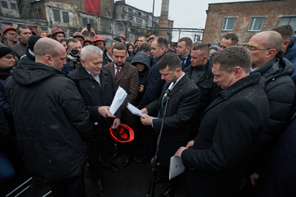 Зеленский пообещал лишить министров зарплат из-за долга перед шахтерами