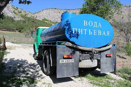 Новый премьер Украины выступил за подачу воды в Крым