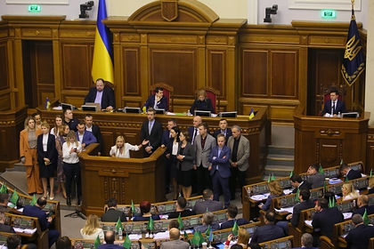 На Украине рассказали о замене умерших от коронавируса депутатов