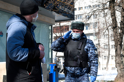 Нарушителям режима изоляции в России пригрозили полицией