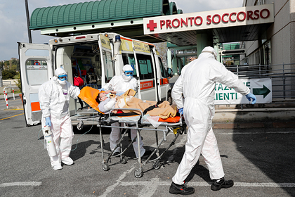 Число смертей от коронавируса в Италии превысило 13 тысяч