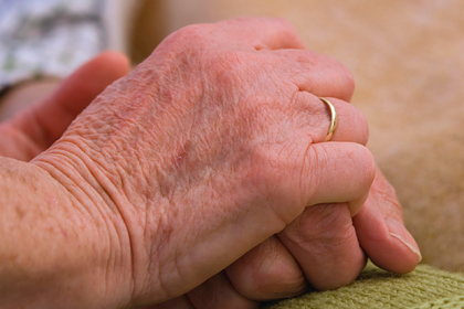 Прожившие вместе 51 год супруги умерли от коронавируса с разницей в шесть минут