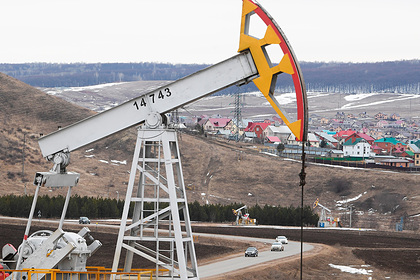 Ценам на нефть предрекли падение вопреки исторической сделке