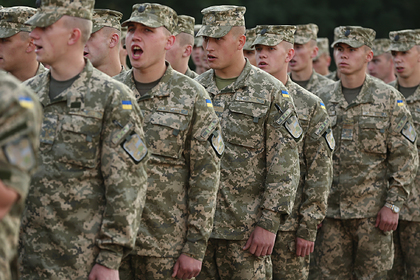 Украина перенесла призыв в армию на лето из-за коронавируса