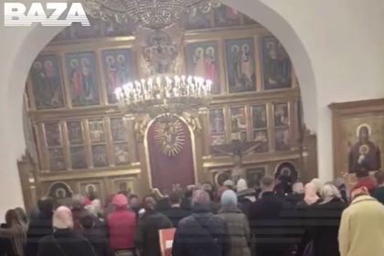 На службе «для избранных» в храме у Кремля молились прихожане на Porsche