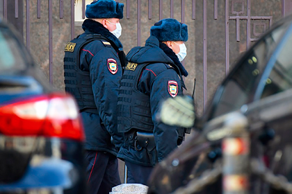 Российским полицейским захотели разрешить вскрывать автомобили и оцеплять жилье