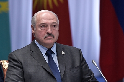 Лукашенко заявил о невозможности отменить парад Победы