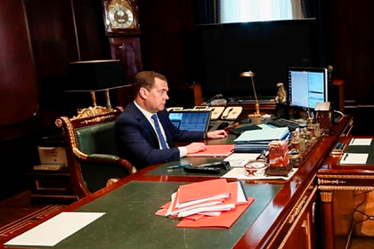 Медведев не увидел конца кризису в России