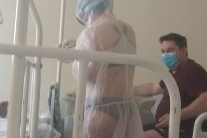 Российскую медсестру в прозрачном костюме и бикини показали с другого ракурса