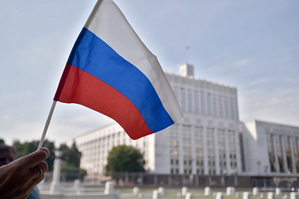 Москвича оштрафовали за неправильно повешенный российский флаг