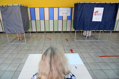 В России открылись первые участки для голосования по Конституции