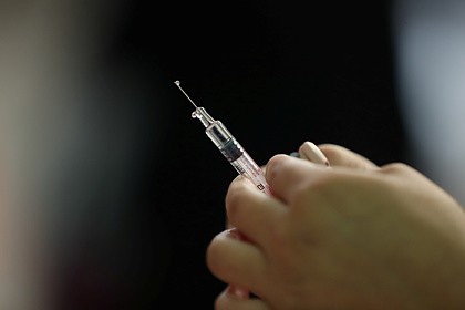 В Китае заявили об успешном тестировании вакцины от коронавируса на людях