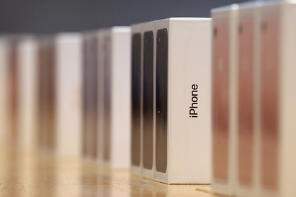 Apple начнет продавать iPhone без наушников и зарядки