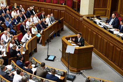 Зеленский заявил о невозможности требований России к Украине