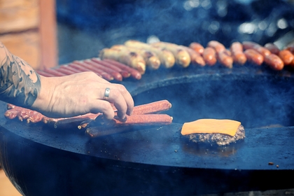 Американцы побили два мировых рекорда по поеданию хот-догов