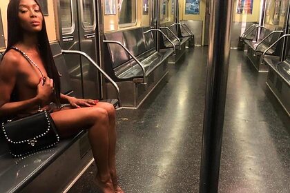 Наоми Кэмпбелл снялась обнаженной в метро