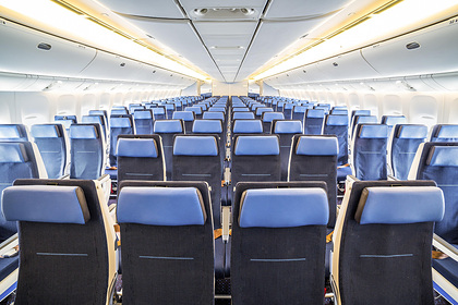 Раскрыта опасность откидывания спинки кресла в самолете