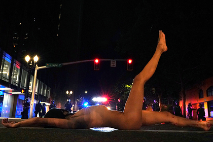 «Голая Афина» с протестов в США рассказала о своей акции и работе в секс-индустрии