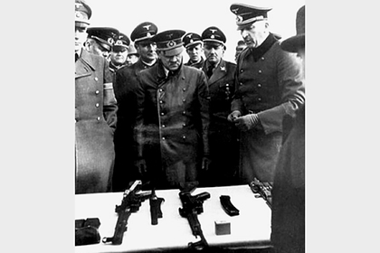 Фото с Гитлером и «прототипом» автомата Калашникова рассорило пользователей сети
