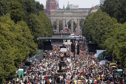 В Германии прошел митинг ради конца пандемии