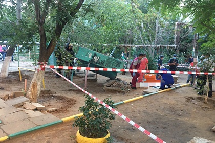 Российского мальчика насмерть задавило бетонной плитой на детской площадке
